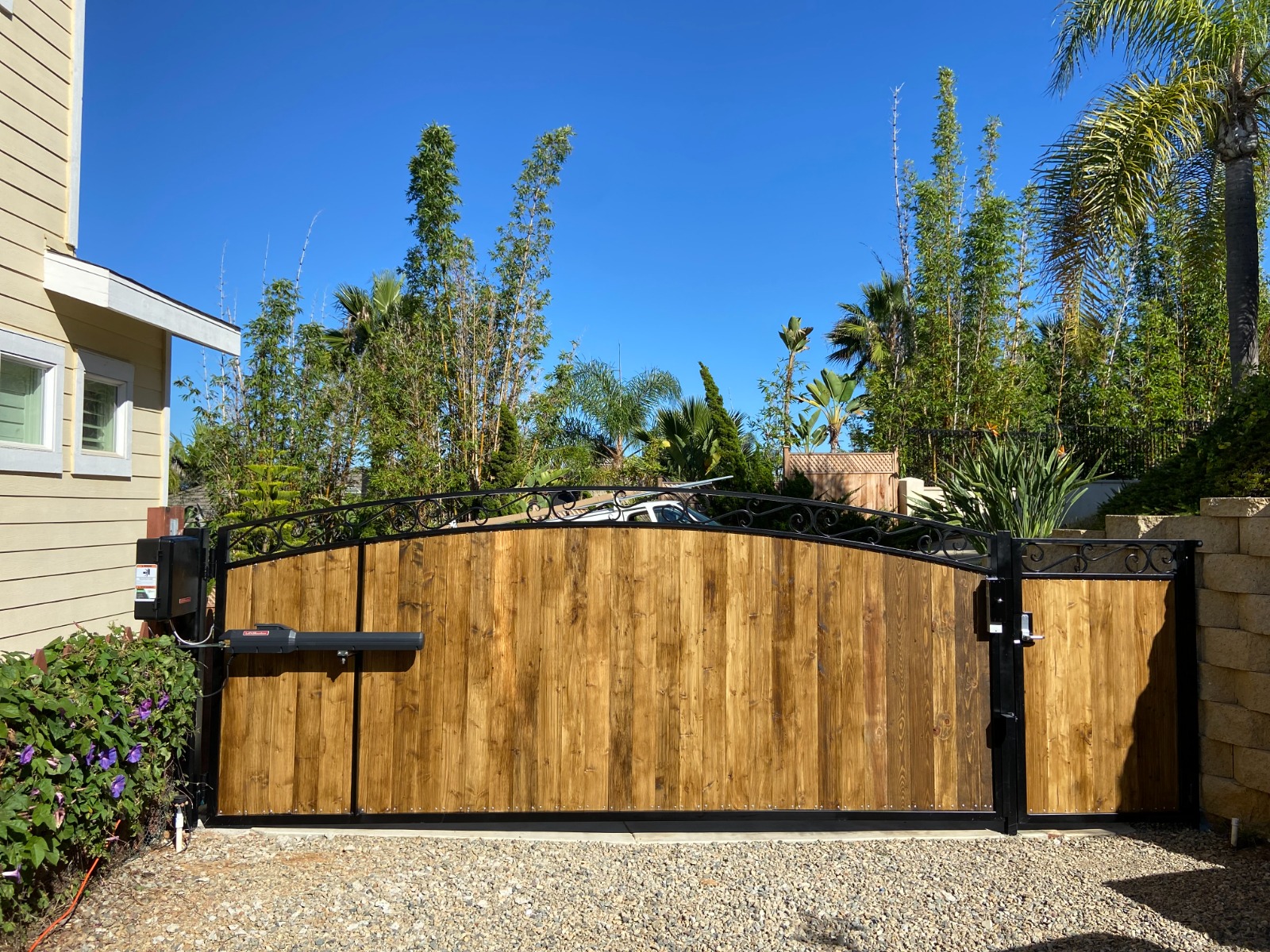 Custom Wooden Gate & Side Access - Build Gates & Garage Doors